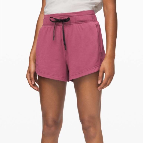 Lululemon Inner Glow Short 3” Size 6 GUC - Picture 2 of 12